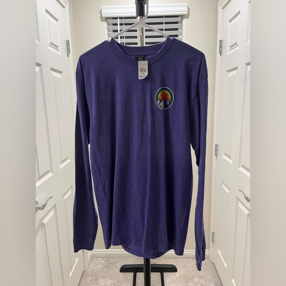 Mens long sleeve shirt size M